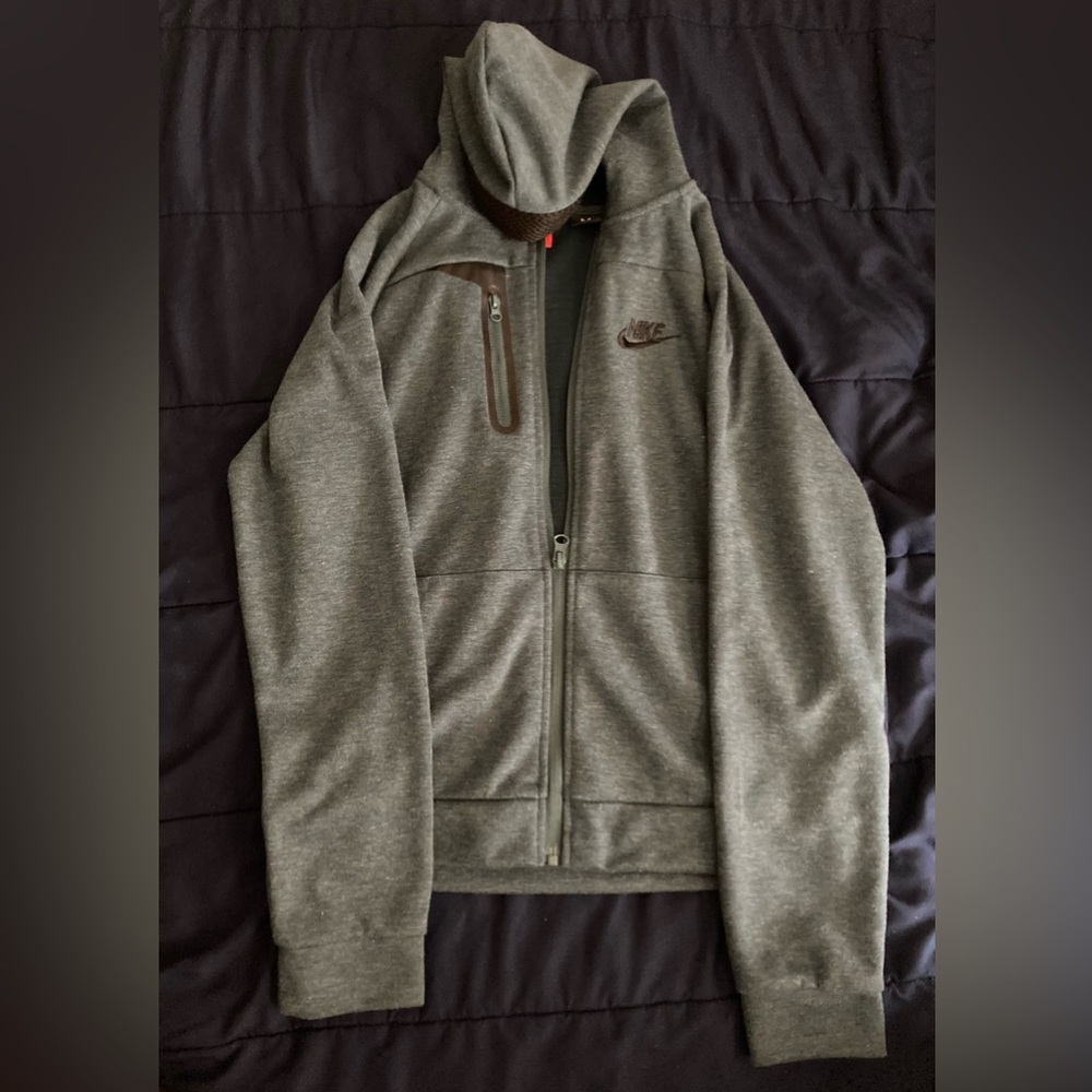 Nike kid’s jacket size (M) green